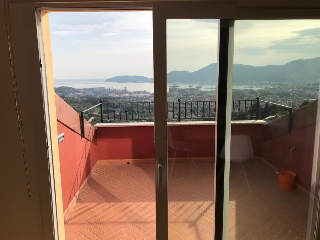 La Casa Con Vista Di Emma Apartment Vezzano Ligure Bagian luar foto