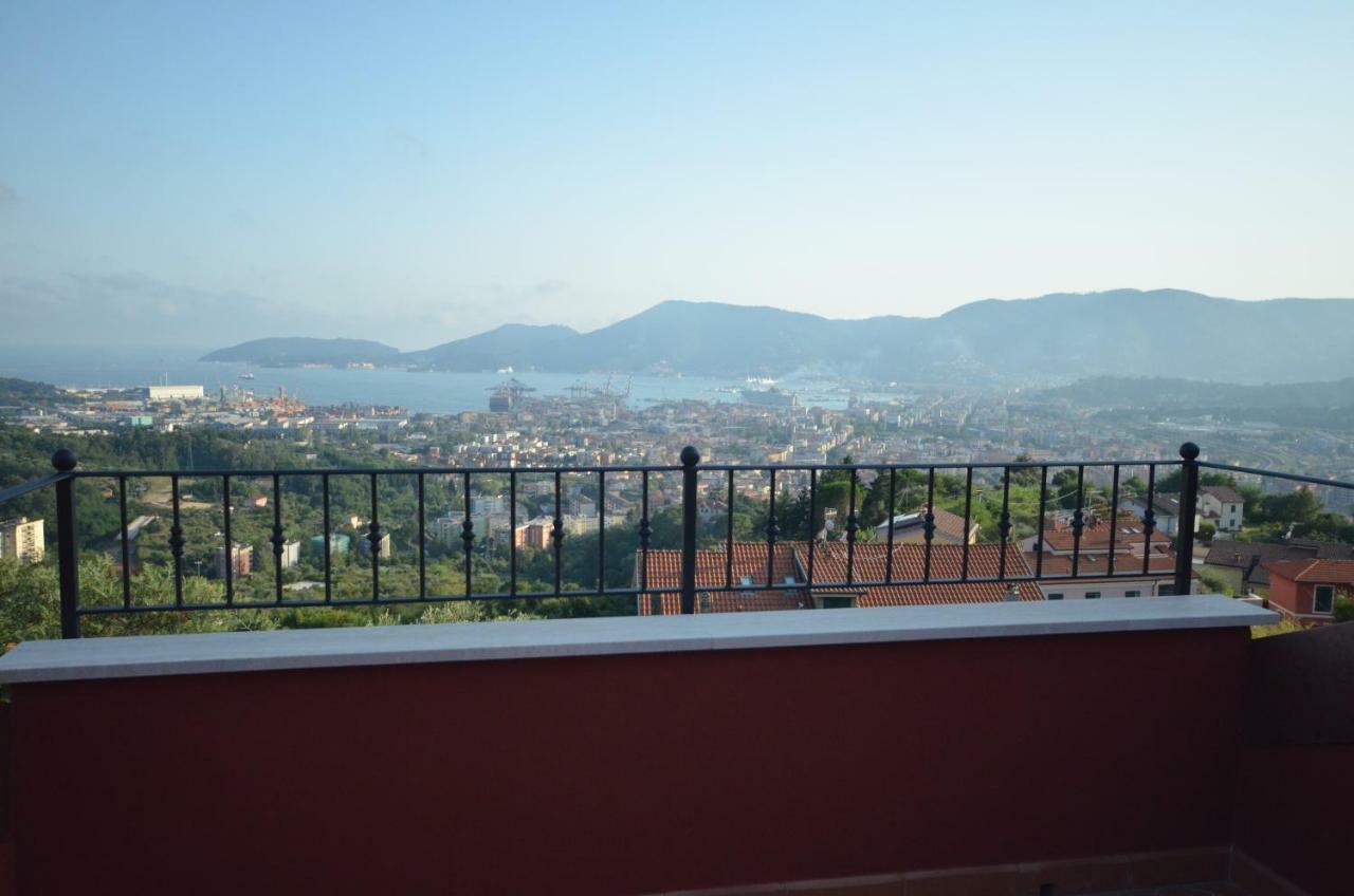 La Casa Con Vista Di Emma Apartment Vezzano Ligure Bagian luar foto