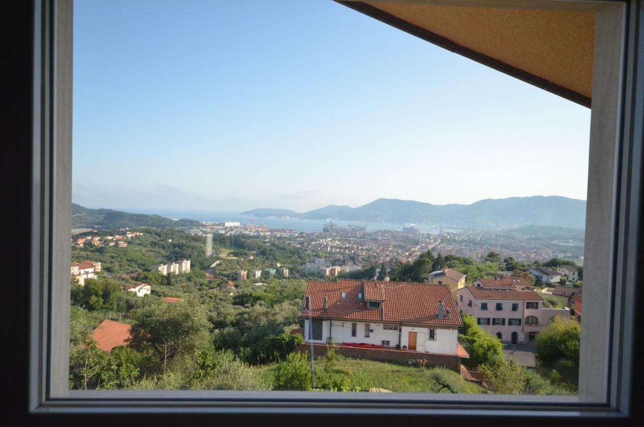 La Casa Con Vista Di Emma Apartment Vezzano Ligure Bagian luar foto